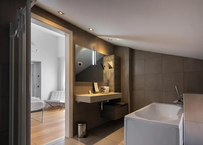 Heart Of Loft & 4* טרנטו